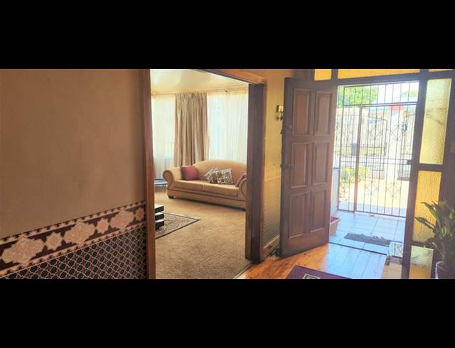 4 BEDROOM HOUSE FOR SALE IN KENSINGTON